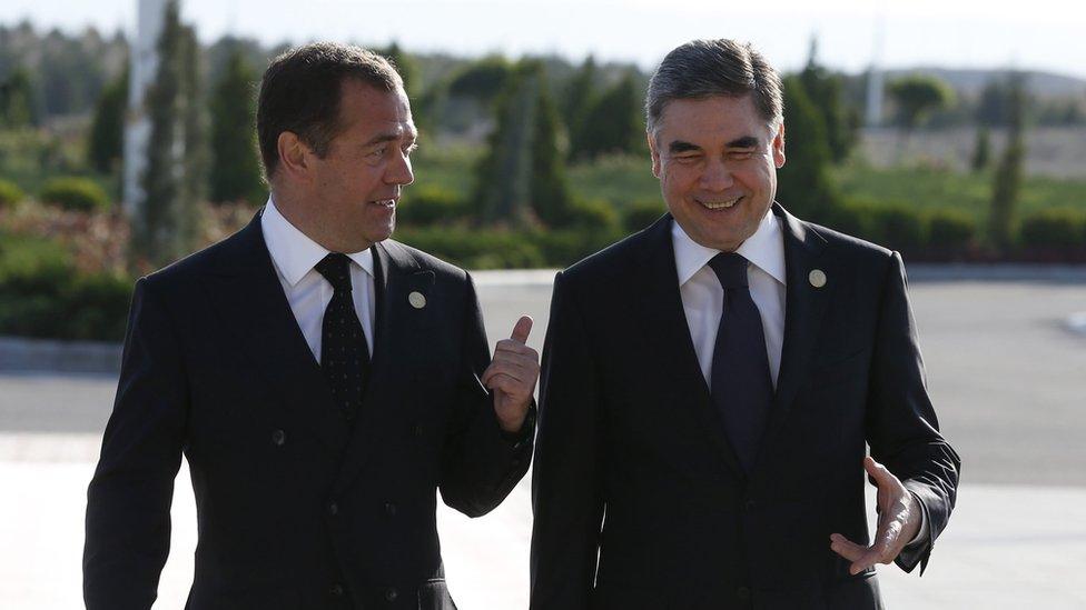 Gurbanguly Berdymukhamedov and Dmitry Medvedev walking and talking