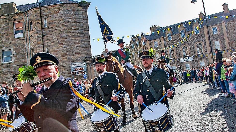 Cavalcade leaves to go around Hawick