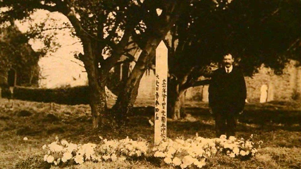 Photo of the original memorial at Angle