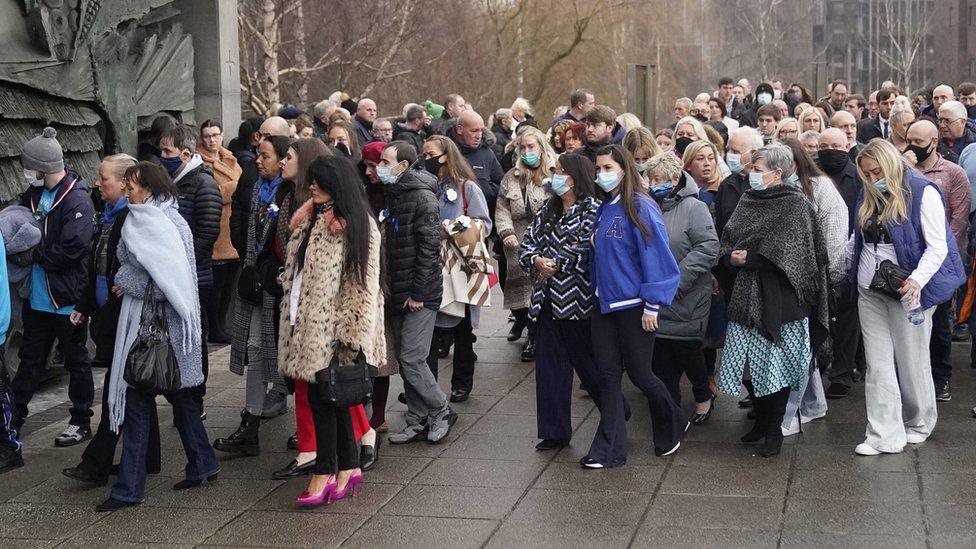 Mourners go into the cathedral