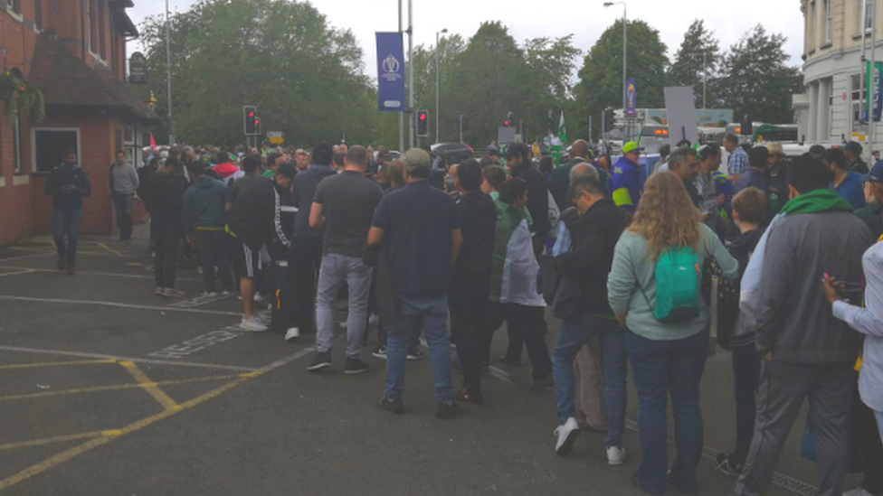 Long queues at Trent Bridge