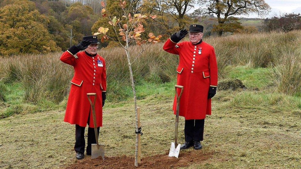 Chelsea Pensioners Walter Swan (left) and Eddie Reid