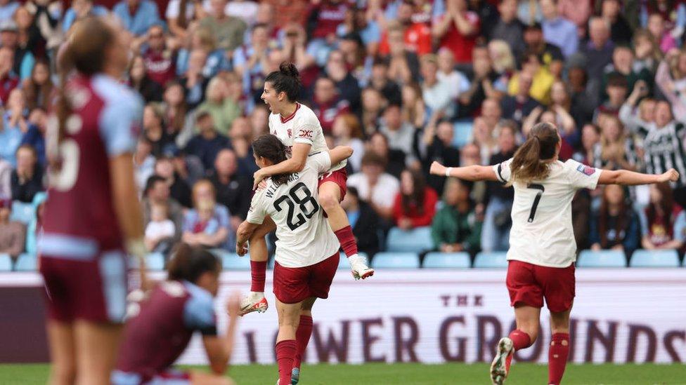 United players celebrating their second goal