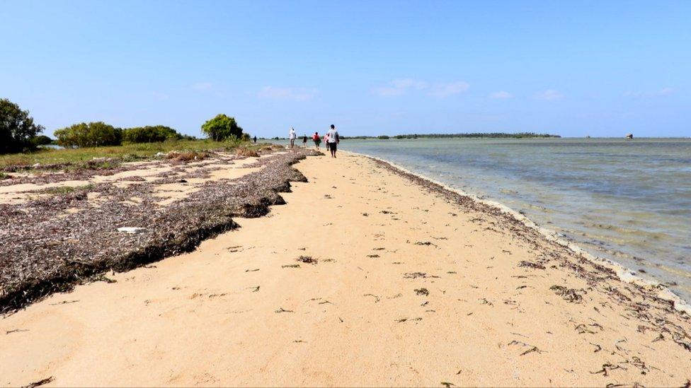 Iranaitivu beach