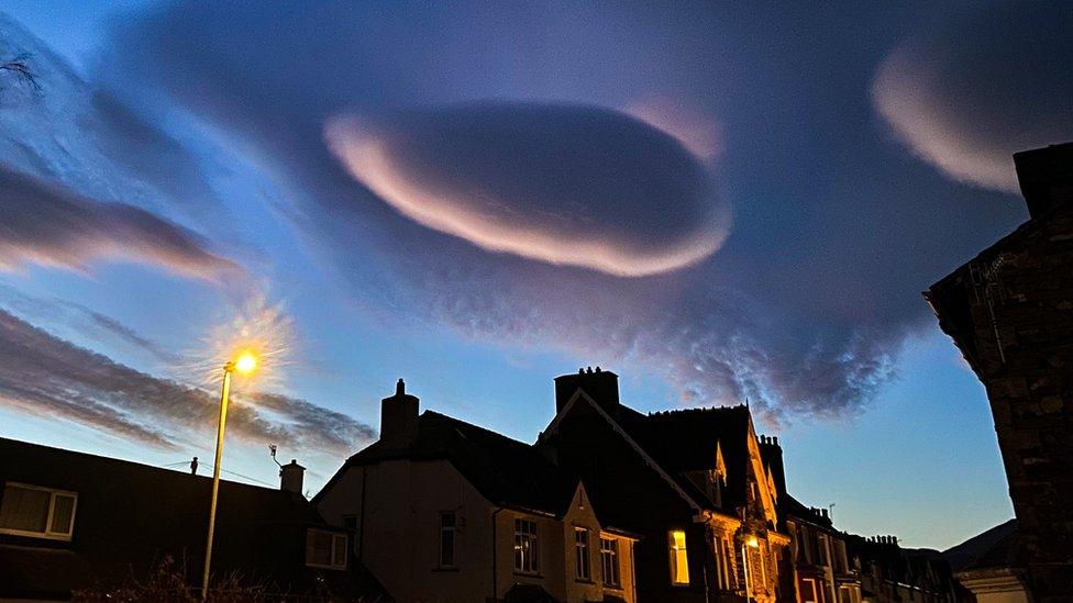 Lens shaped clouds