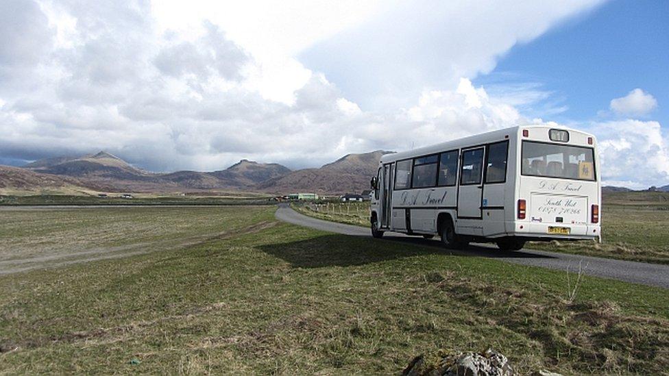 Bus ann an Uibhist