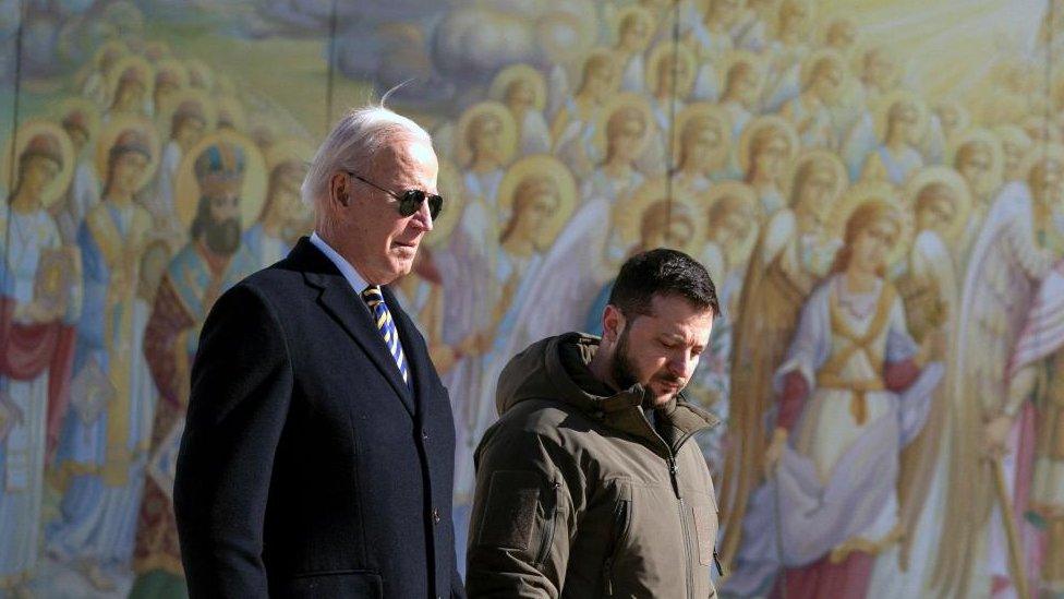 Joe Biden walks alongside Ukrainian president Volodymyr Zelensky