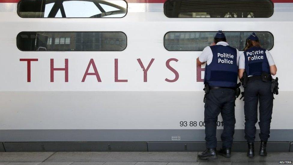 Belgian police officers inspect a Thalys high-speed train at Brussels (22 August 2015)