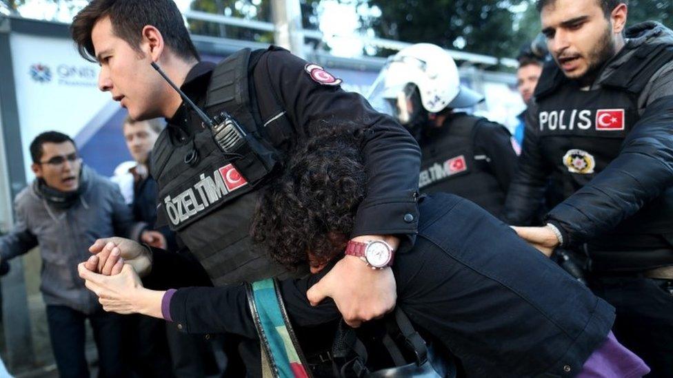 Protests in Istanbul against the detention in Turkey of leaders of a pro-Kurdish party, 5 November 2016