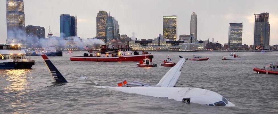 Airbus 320 in the Hudson River (15 Jan 2009)