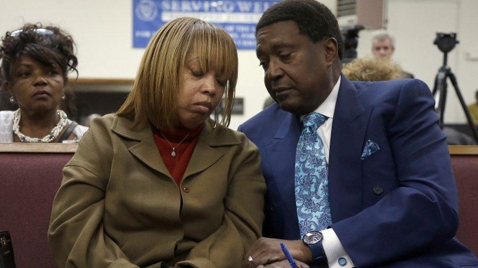 California Attorney John Burris (right) talks to Gwendolyn Woods, Mario's mother, before a news conference in San Francisco (18 January 2016)