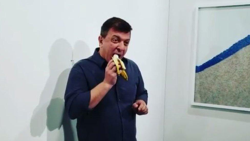 david-datuna-eating-banana.