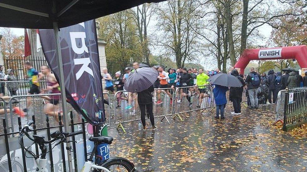 Leicester Marathon started in heavy rain