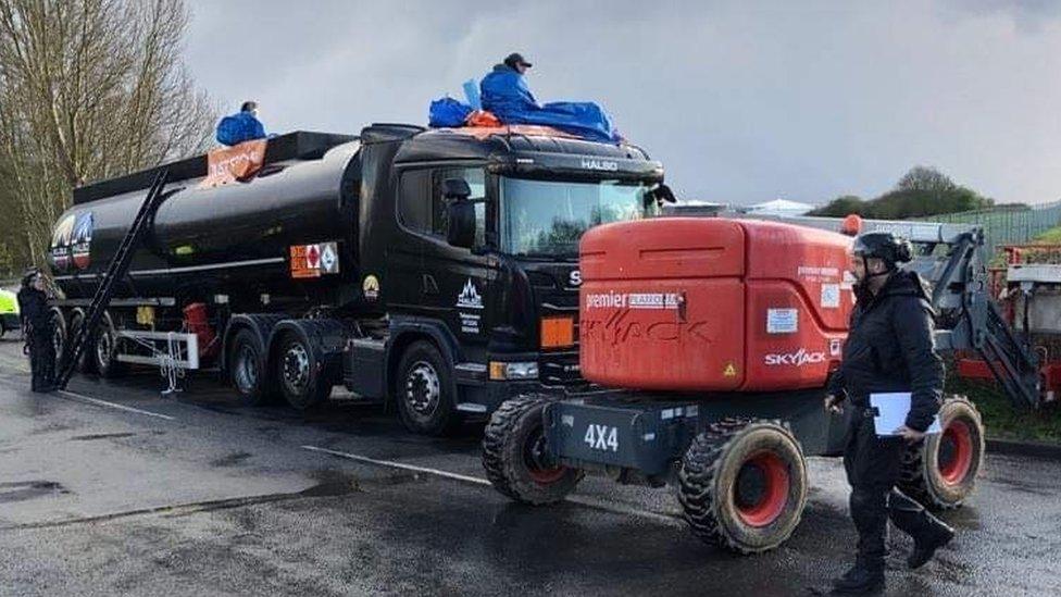 Protesters glued to an oil tanker - archive image