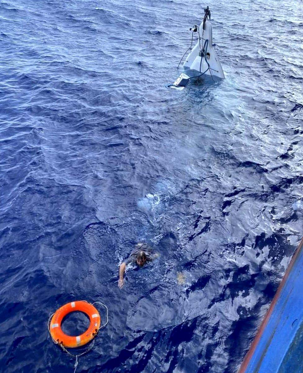 Stuart Bee swims to a buoy