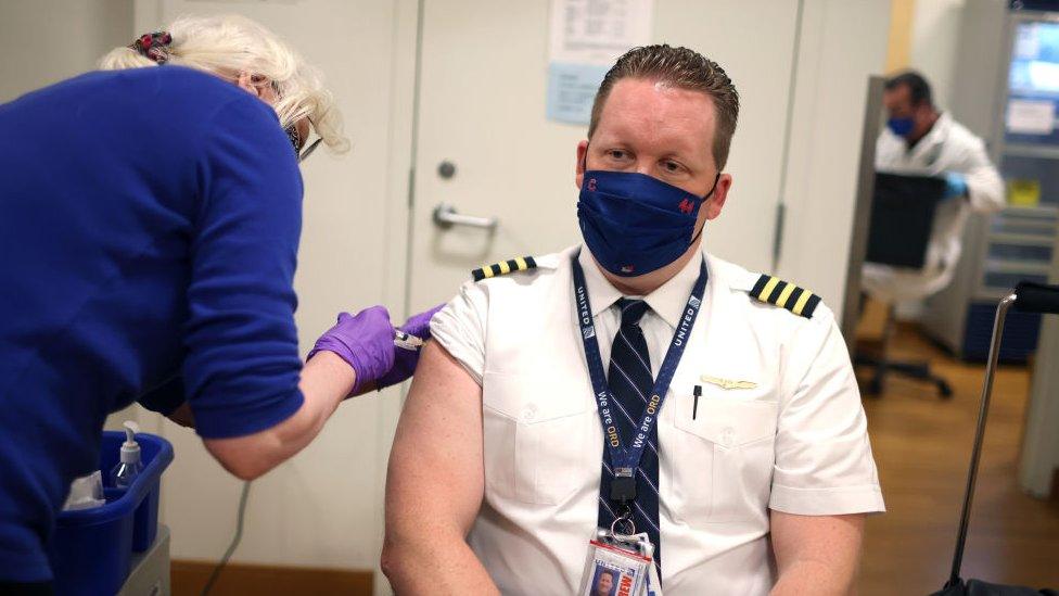 pilot wearing masked and being vaccinated