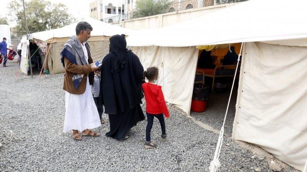 Yemenis bring their children suspected of being infected with cholera to receive treatment at a hospital in Sanaa (15 June 2017)