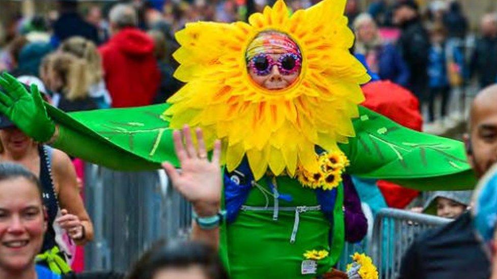 Runner dressed as a sunflower