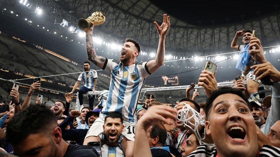 Messi raising the world cup