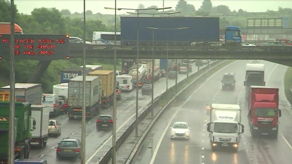 Traffic on M1, 13 June 2016