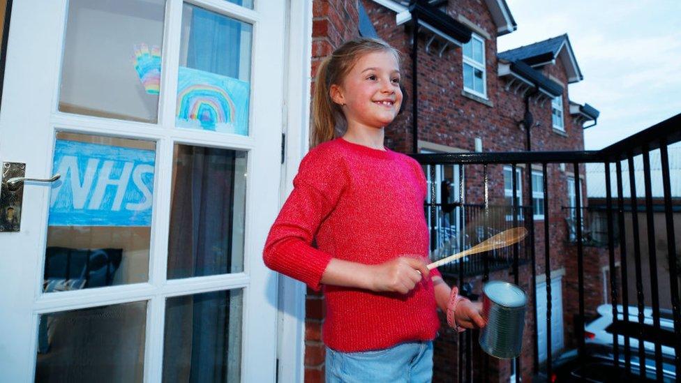 girl-with-tin-outside.