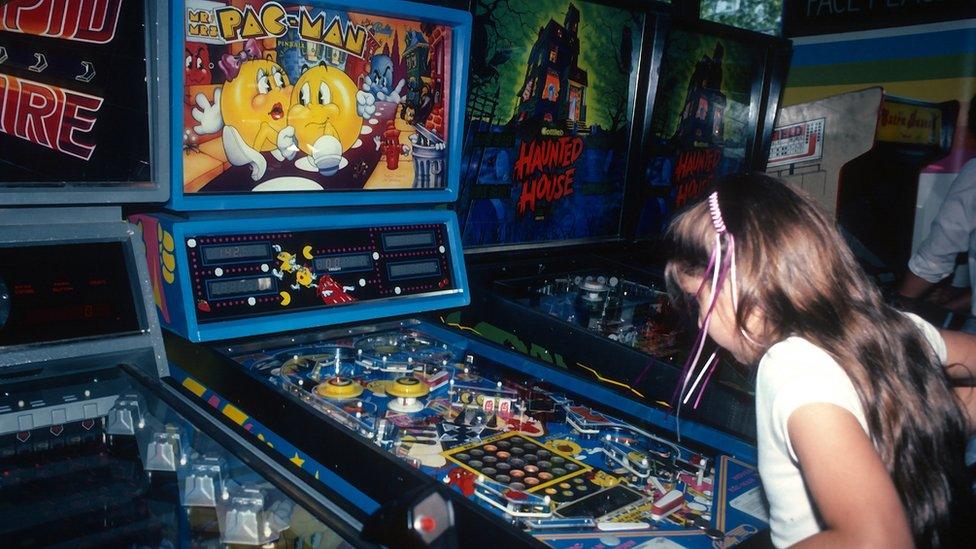 girl-playing-pin-ball-pac-man.