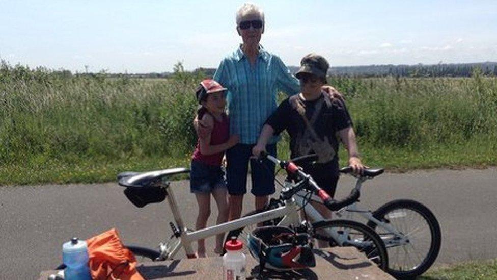 Chris Boardman tweeted a picture alongside a tribute to his mother Carol (centre) last year