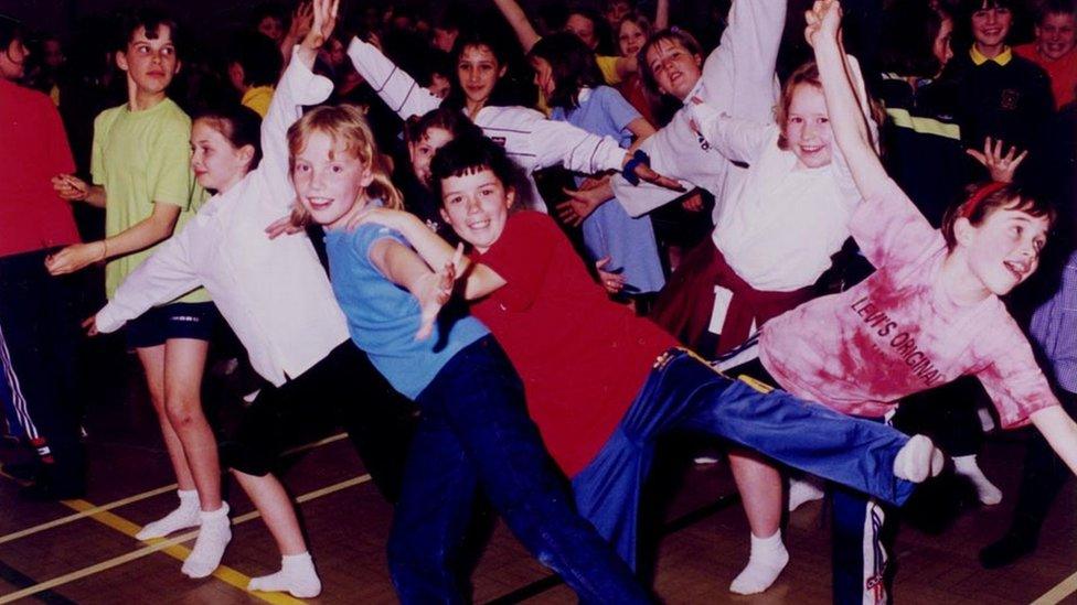 Disgo yn Llangrannog yn yr 1990au