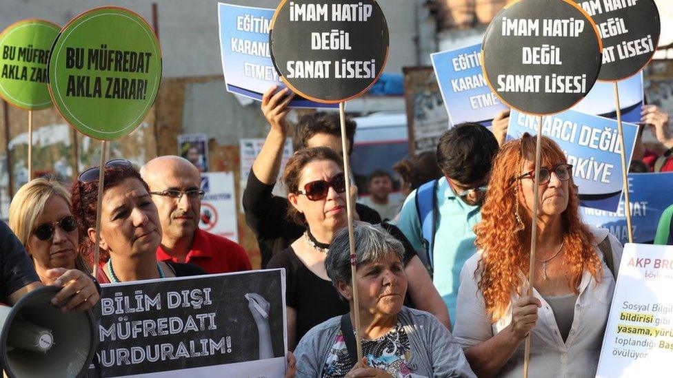 Women protest against new curriculum, Ankara, 16 Sep 17