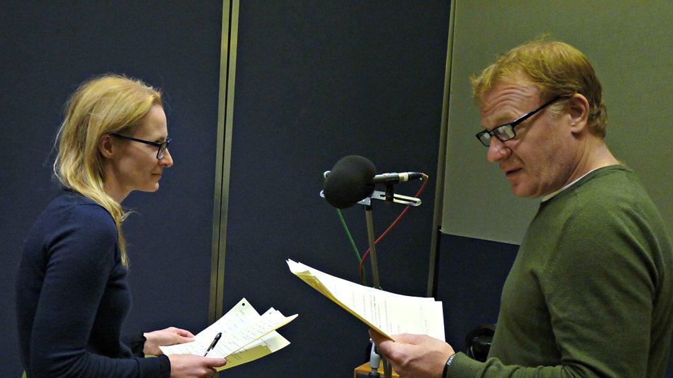 Genevieve O'Reilly a Mark Lewis Jones in Studio