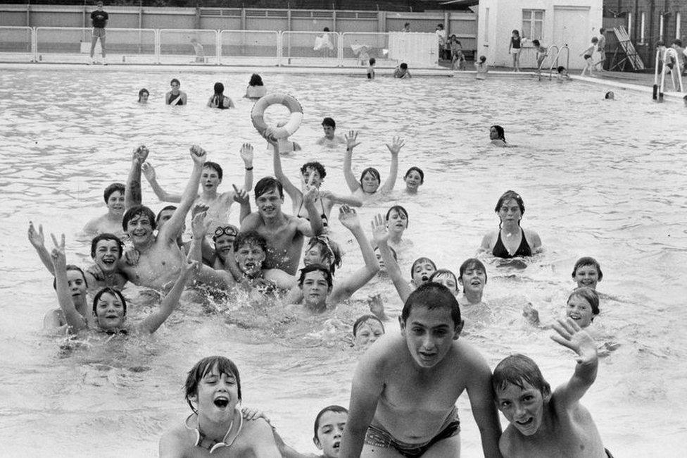 Children and families splashing about in Hull Albert Avenue's outdoor pool in August 1984