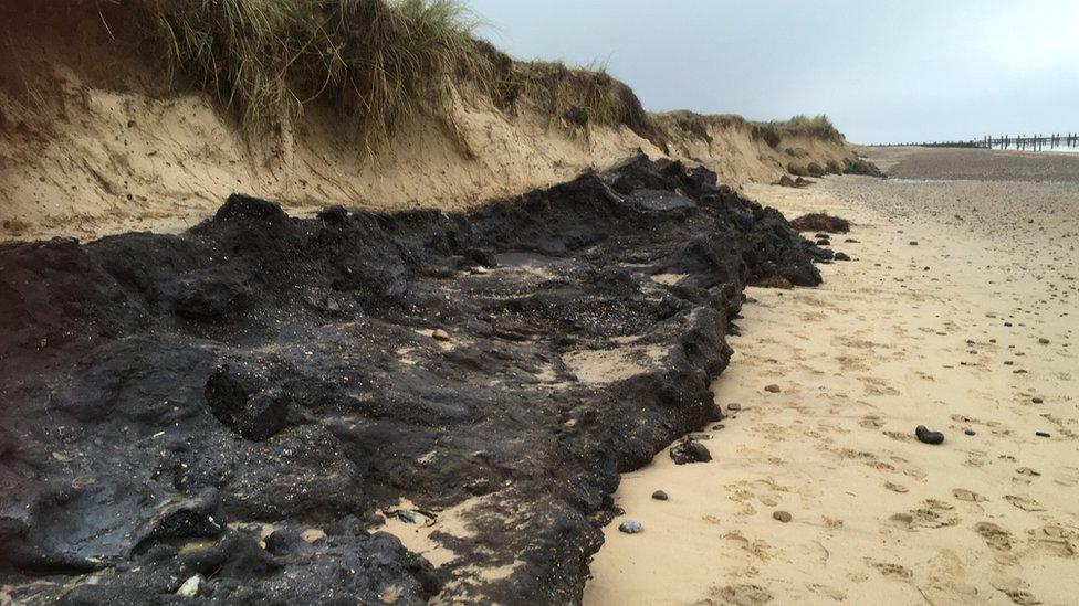 Oil at Lowestoft North Beach