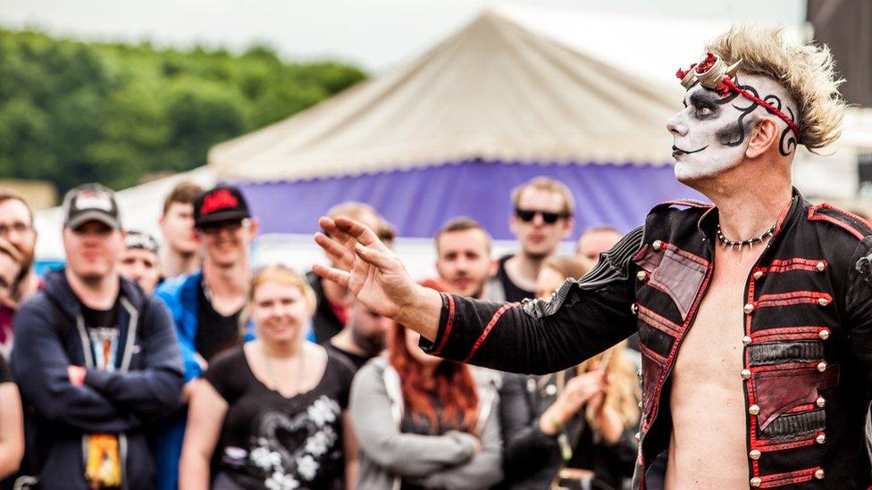 Strange goings on at Download