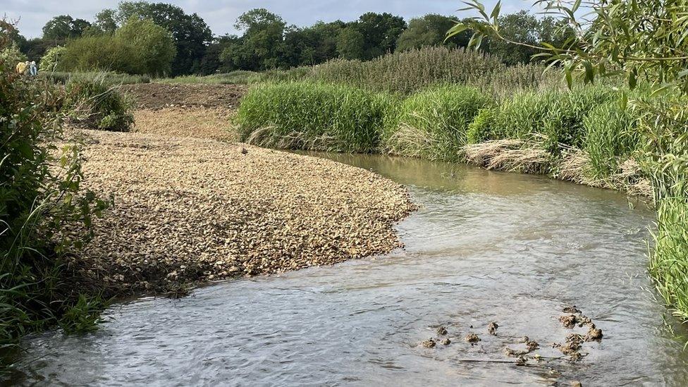 Gravel put in the River Ise