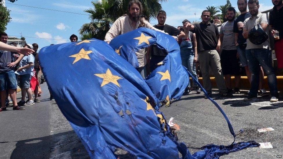 Leftist protesters burn flag in Athens (2 July)