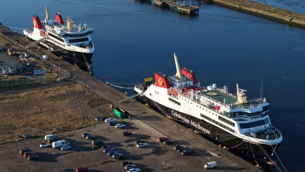 MV Isle of Islay agus MV Glen Sannox