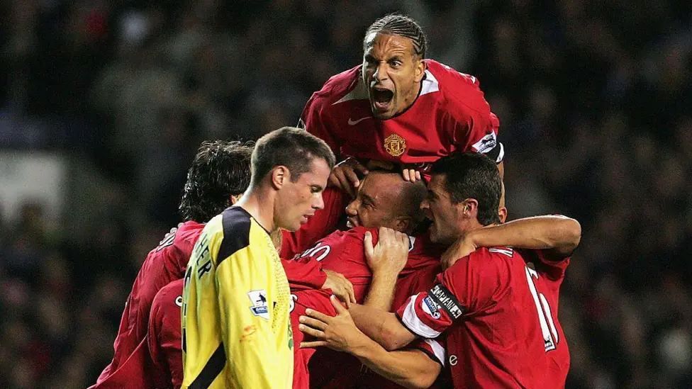 «Ponle un título a esto»: la disputa social entre Ferdinand y Carragher.