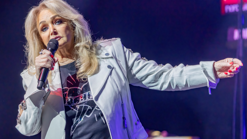 Bonnie Tyler in induced coma after emergency surgery