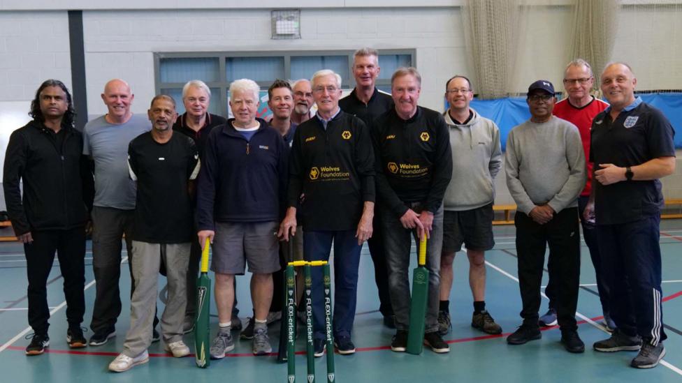 Wolves legends Daley and Richards join walking cricket group - BBC News
