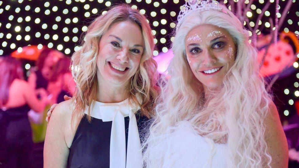 Tamzin Outhwaite (left) and Sarah Parish