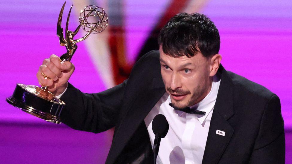 Richard Gadd holding his Emmy Award aloft