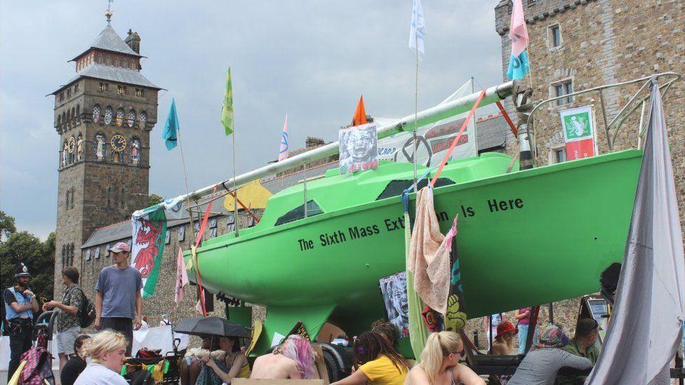 Protest Extinction Rebellion yng Nghaerdydd