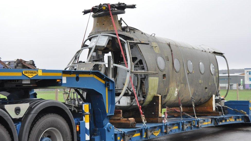 A "Flying Banana" twin rotor helicopter on the back of a lorry