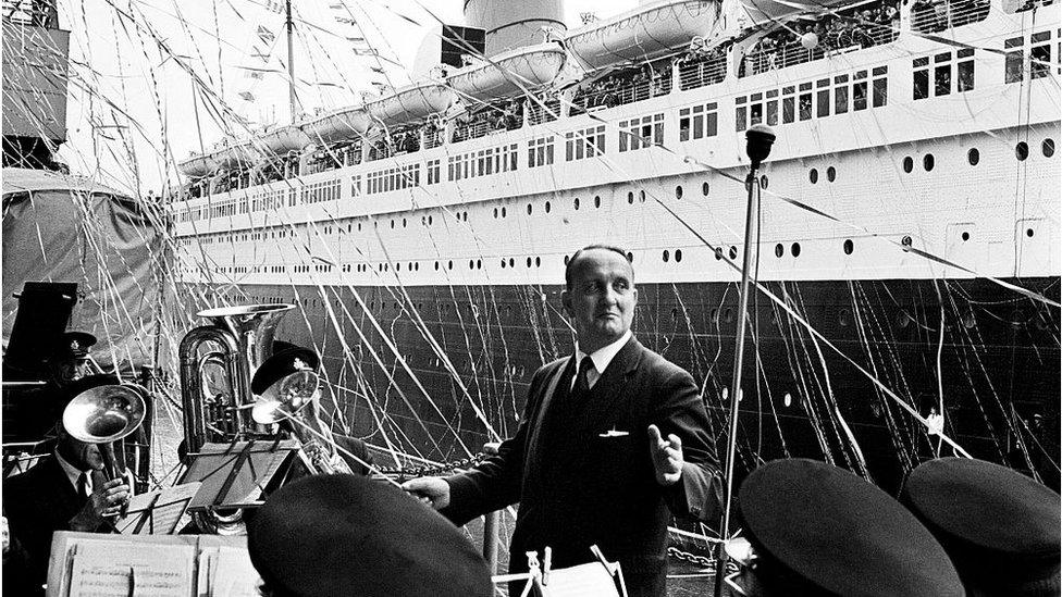 Queen Mary leaves New York on in 1967