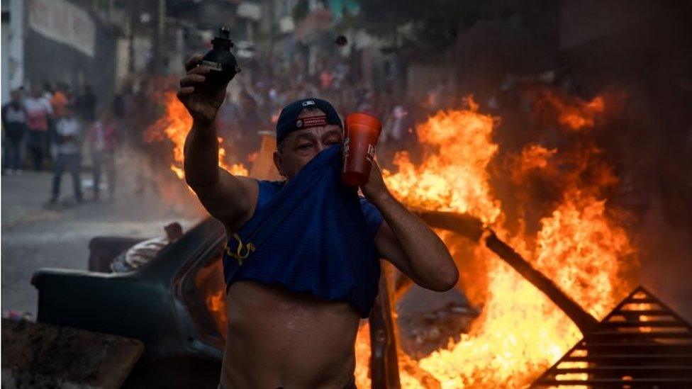 People demonstrate near the Bolivarian National Guard command in Caracas, Venezuela, 21 January 2019.