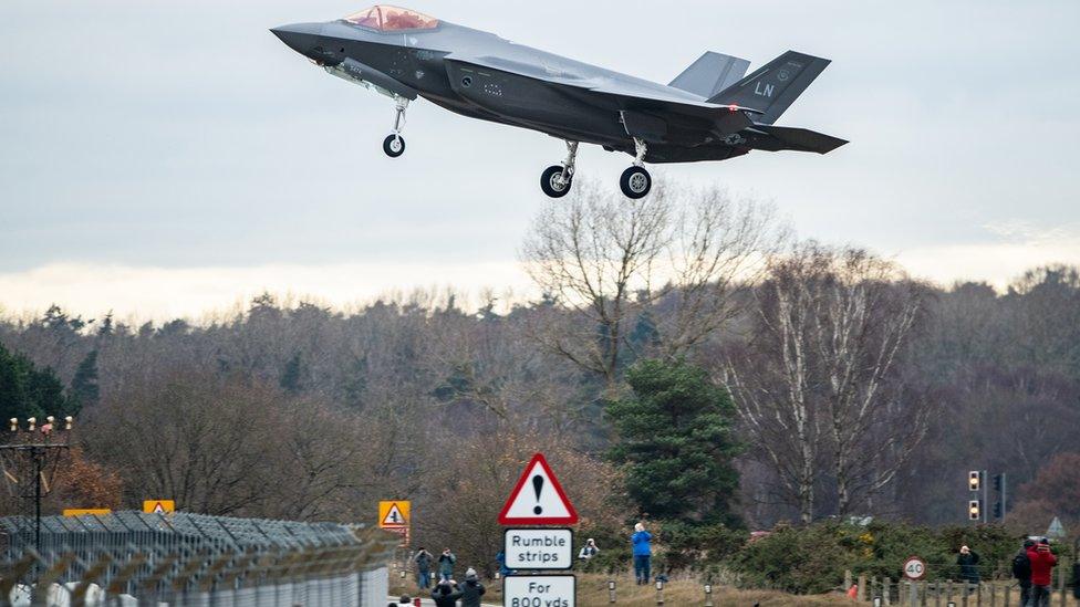 Fighter jet landing