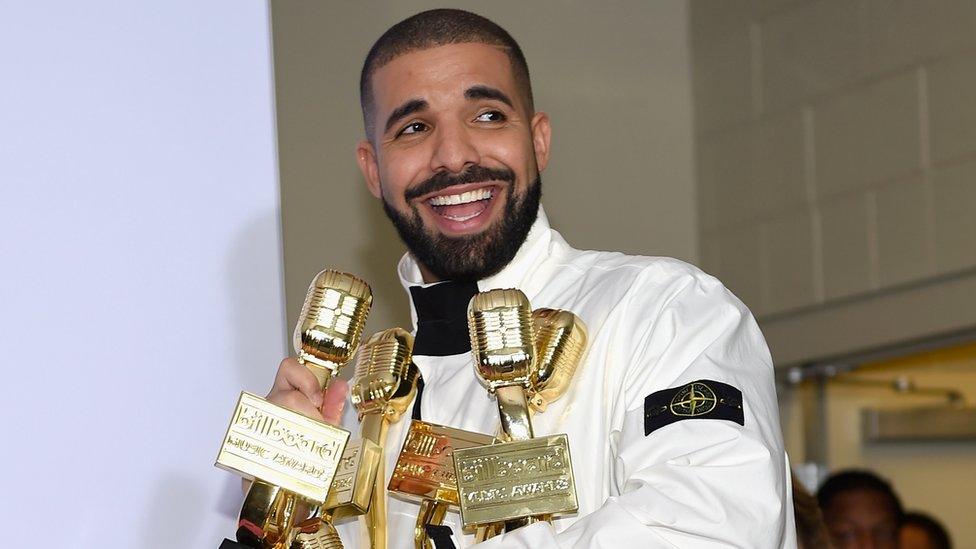 Drake at the 2017 Billboard Music Awards