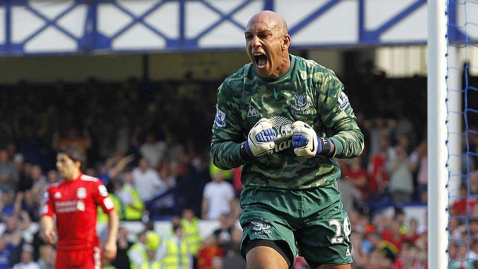 Tim-Howard-in-camouflage-kit.