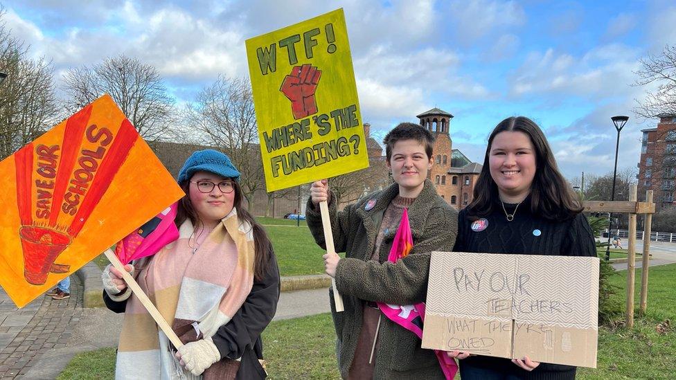 Students from Chellaston Academy on the picket line