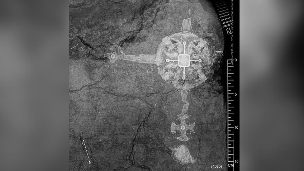 X-ray image of a cross